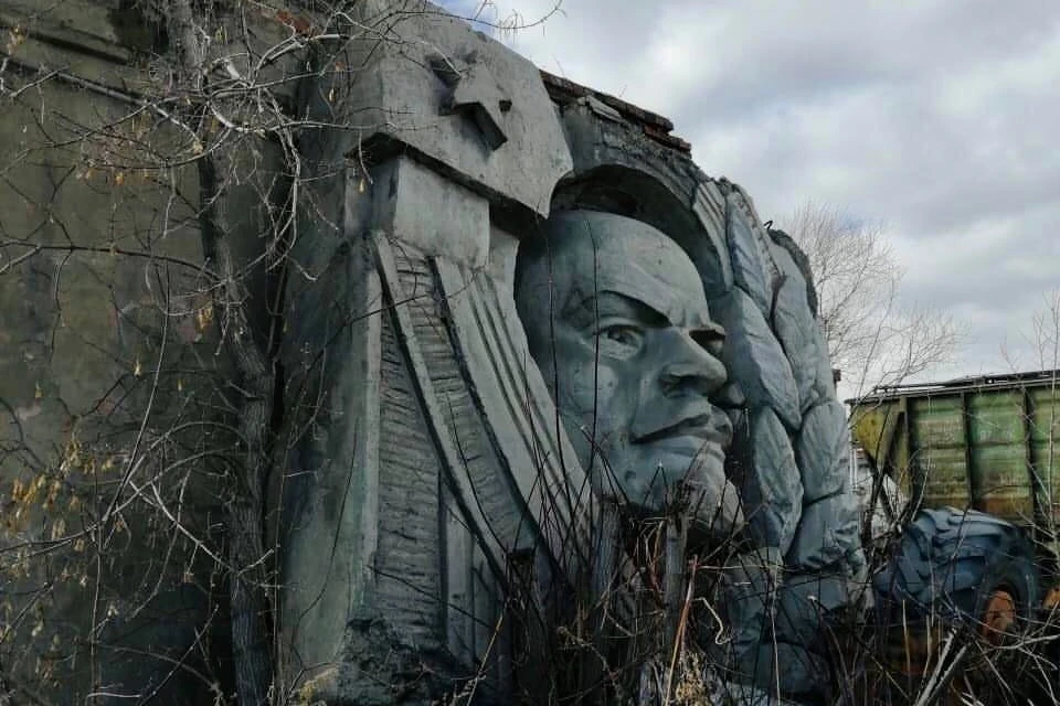Никто не знает, где стоял раньше монумент. Фото: Челябинский урбанист/vk.com