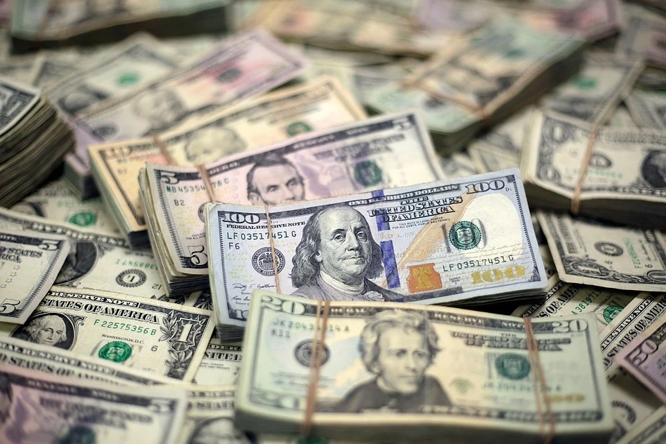 Доллар подорожал в марте на фоне новостей о срыве сделки ОПЕК
