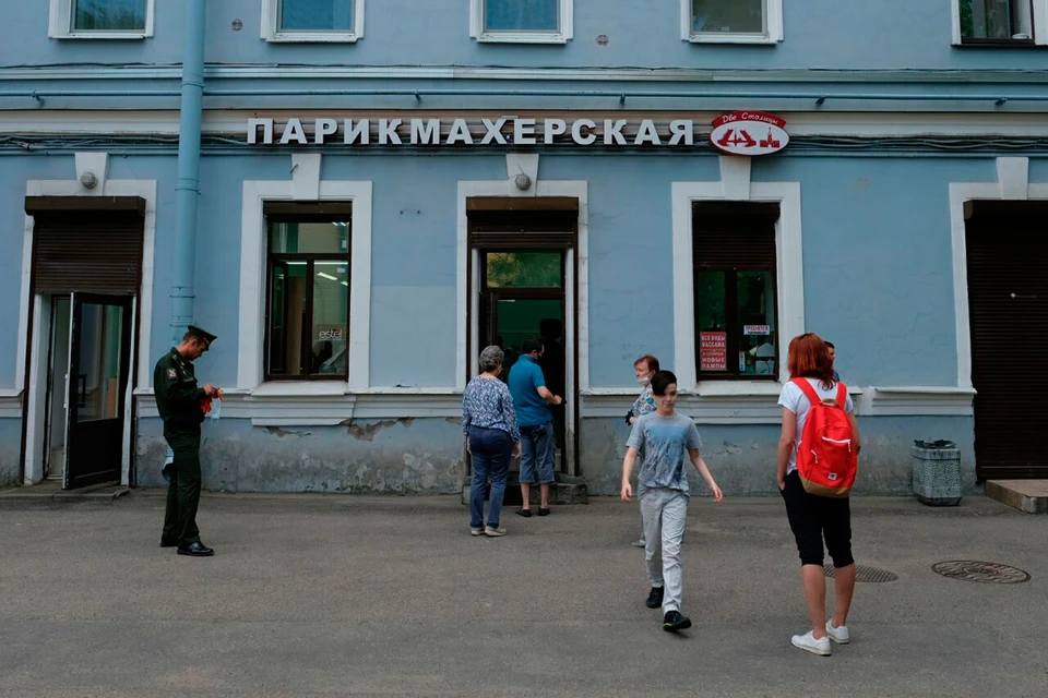 С понедельника 15 июня в Санкт-Петербурге вновь работают парикмахерские.