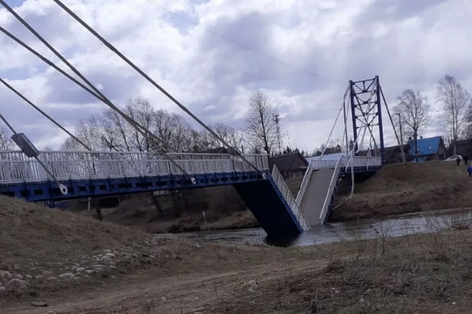 Таран моста. Мост в Борисоглебске Ярославской области. Борисоглебский мост рухнул. Мост в Борисоглебске рухнул. Пешеходный мост Борисоглебский.