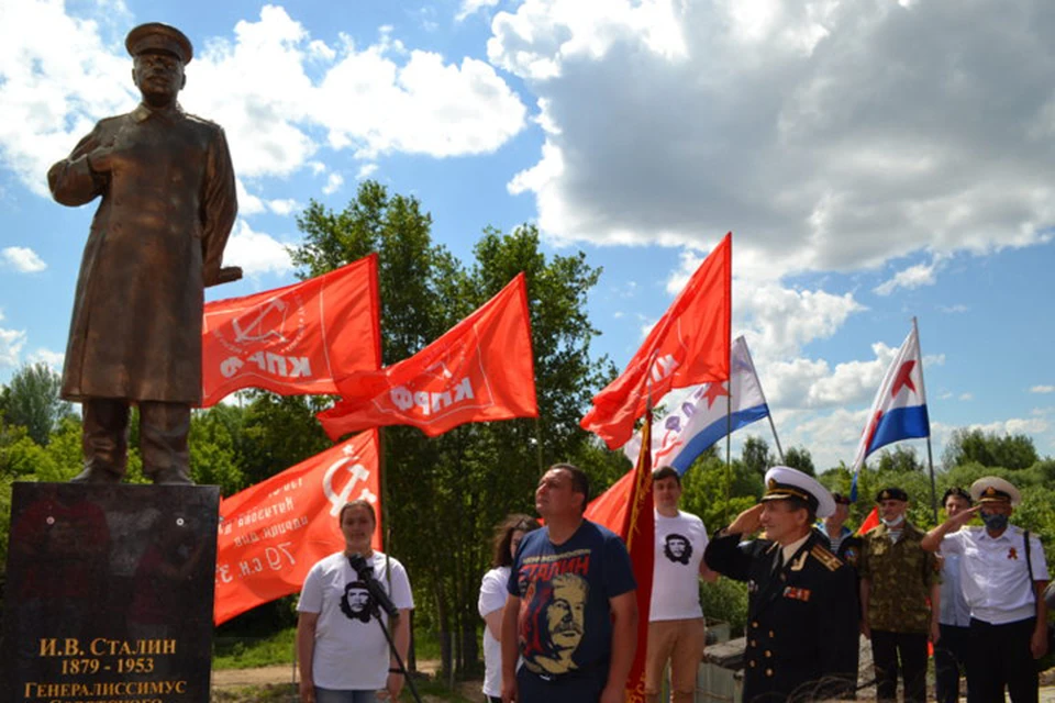 Памятник Сталину установили под Нижним Новгородом. Теперь организаторов проверяет полиция. Фото: НРО КПРФ