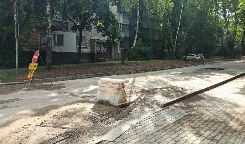 Частично ограничено движение по улице Большевиков.