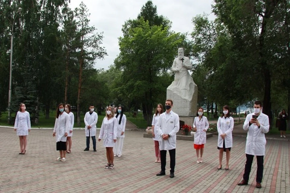 Выпускники медицинского университета Фото: kraszdrav.ru