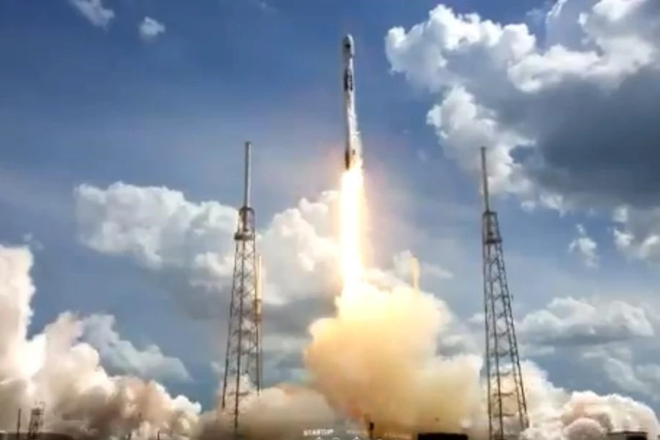 Ракета Falcon 9 стартовала на орбиту с третьим спутником GPS III. Фото: скрин видео