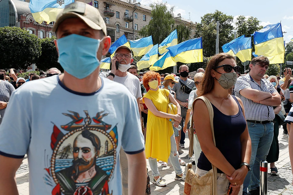 Митинг сторонников Петра Порошенко у здания суда в Киеве.