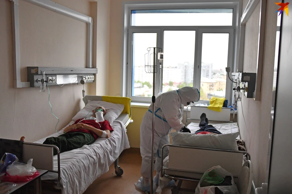 По статистике, количество случаев коронавируса в Беларуси идет на спад, и больницы начали переводить на обычный режим.