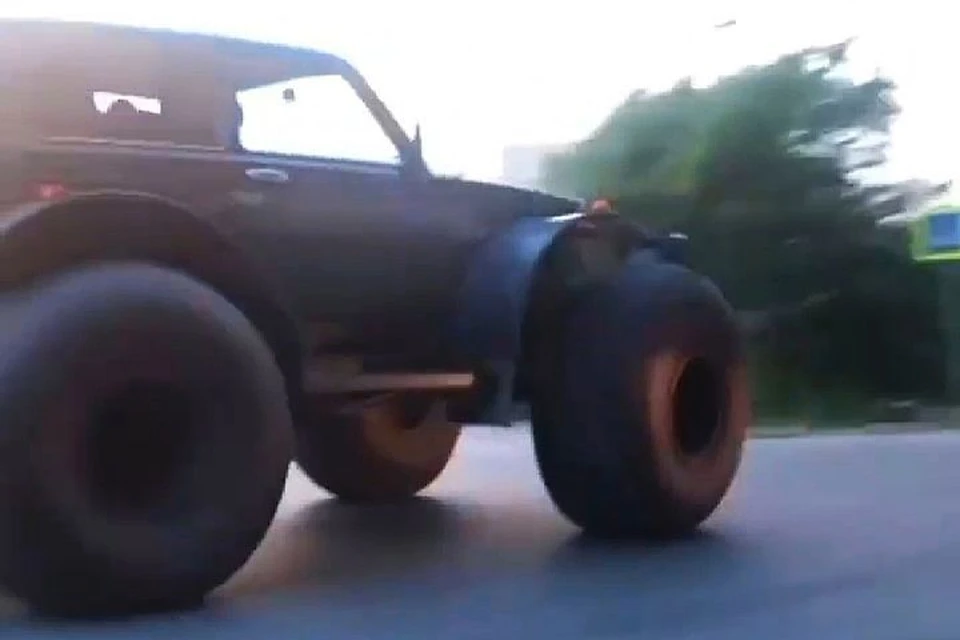 Необычный автомобиль привлек внимание горожан