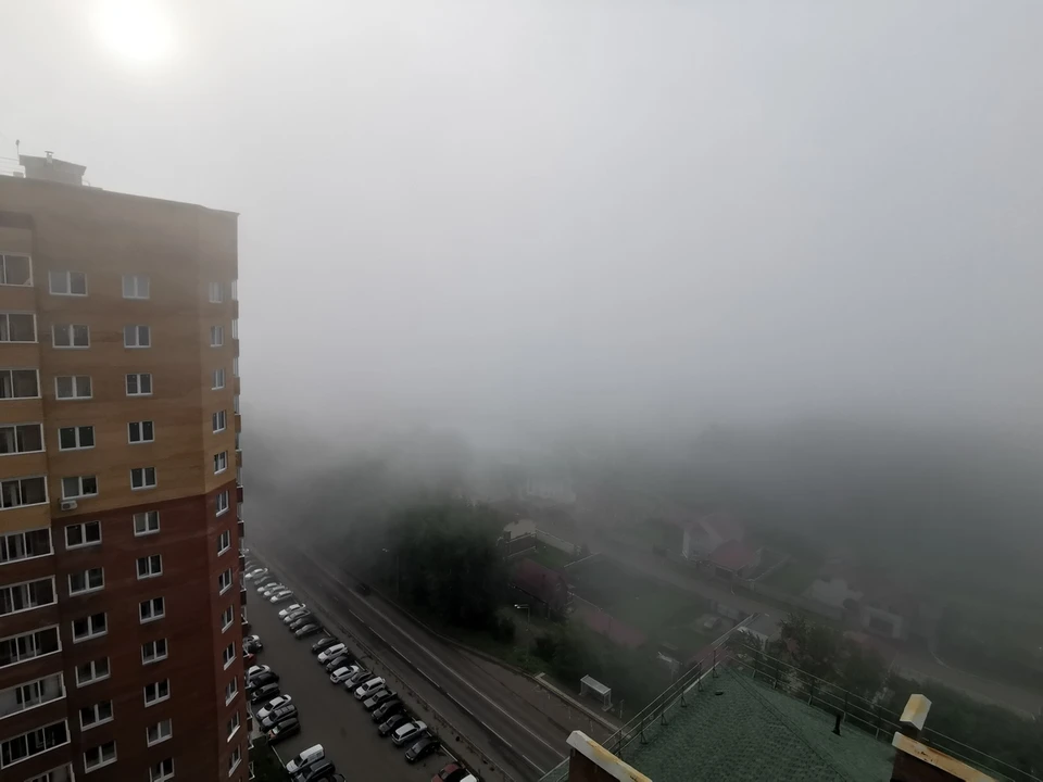 Утром Красноярск заволокло густым туманом