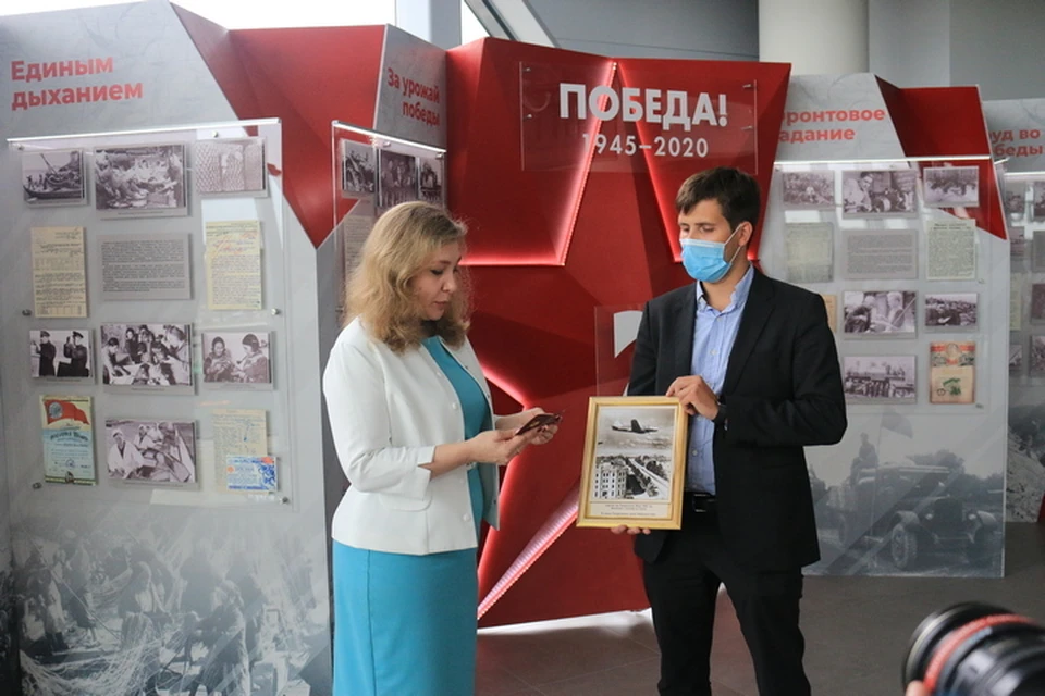 В Хабаровском аэропорте открылась выставка «Хабаровский край - фронту»