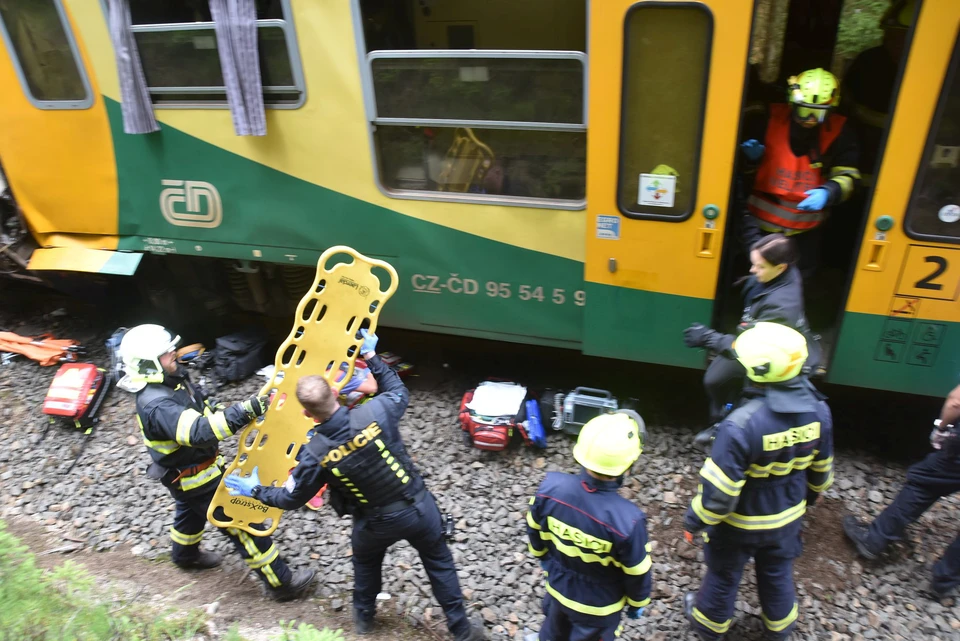 При столкновении пассажирских поездов в Чехии погибли три человека и десятки ранены
