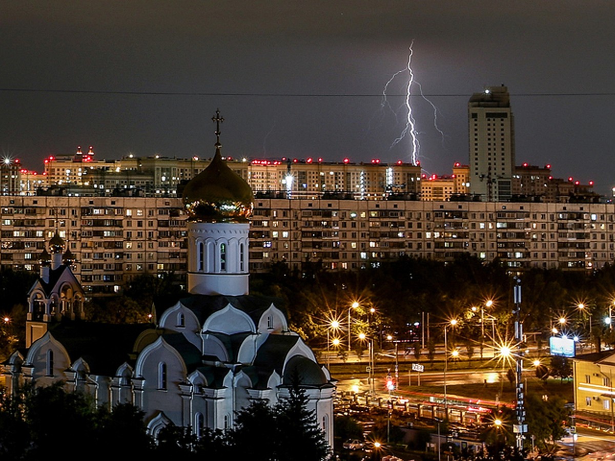 Тысяча молний в московском небе: эксперты объяснили небывалую грозу  тропическими суперъячейками - KP.RU