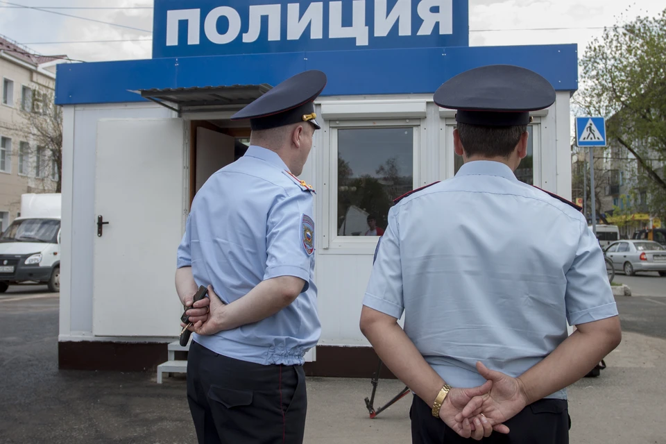 Мужчина заступился за соседку.