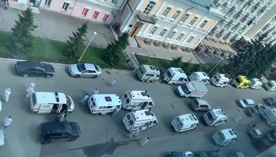 Очередь из 28 скорых выстроилась в районе диагностического центра.