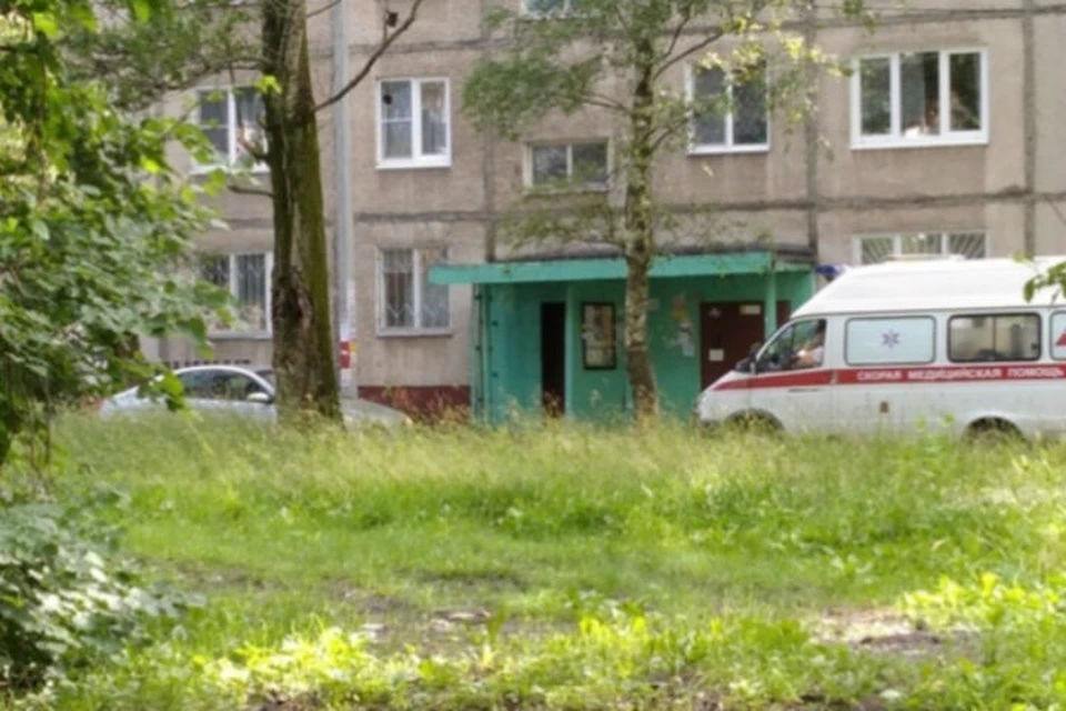 В Ярославле водитель не пропустил машину скорой помощи. ФОТО: группа "Жесть Ярославль" ВКонтакте