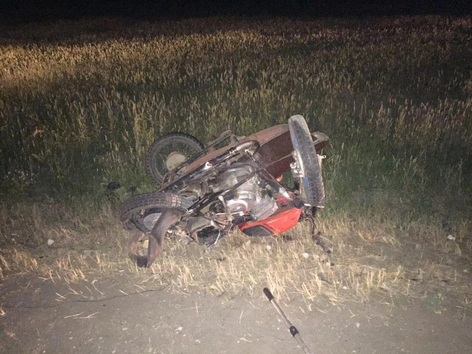 Мотоциклист госпитализирован, пассажир погиб. Фото ГИБДД по Саратовской области