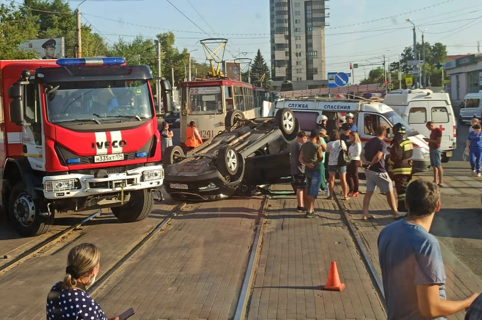 Авария произошла в понедельник, 13 июля, в 18:40. Фото: читатель КП