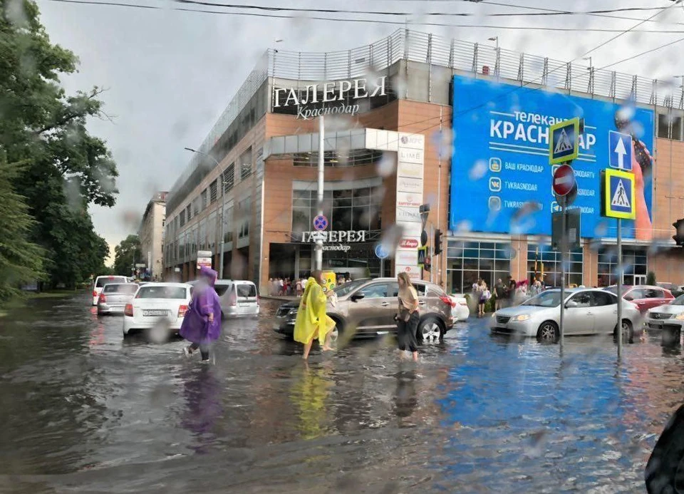 В центре Краснодара воды было по колено.