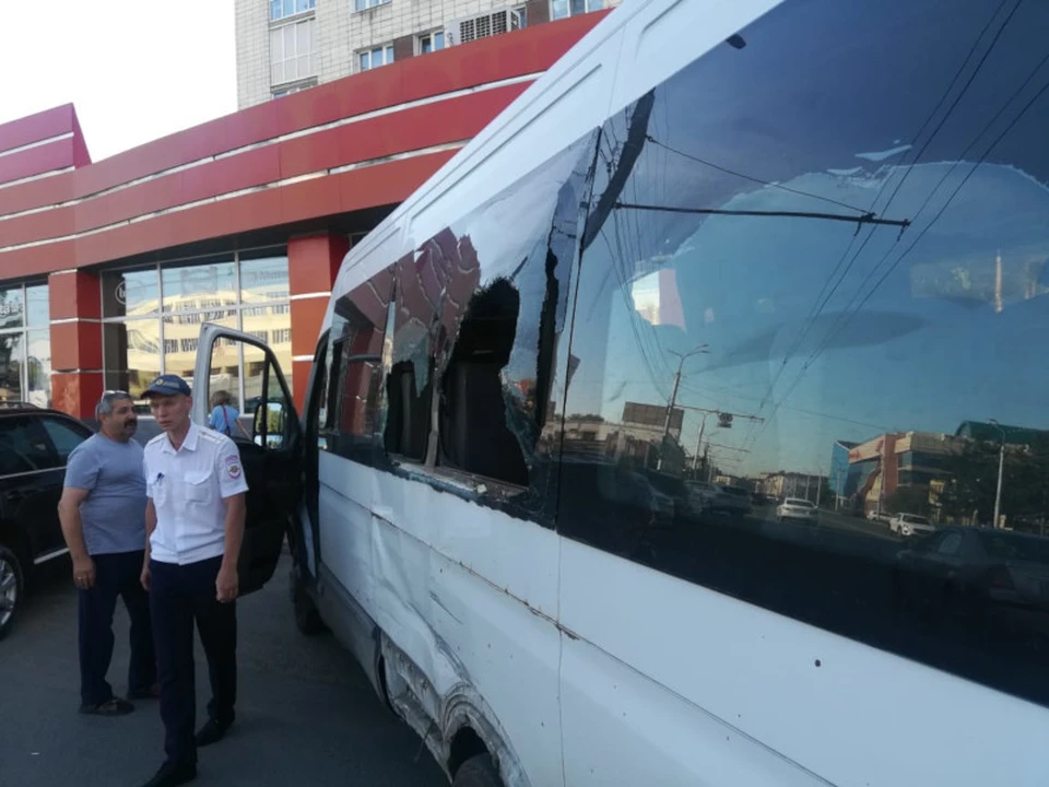 В аварии пострадали трое.