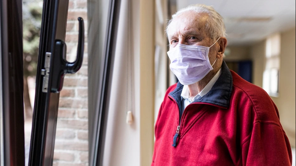 Чаще вирусную пневмонию диагностируют у пациентов старше 60 лет.