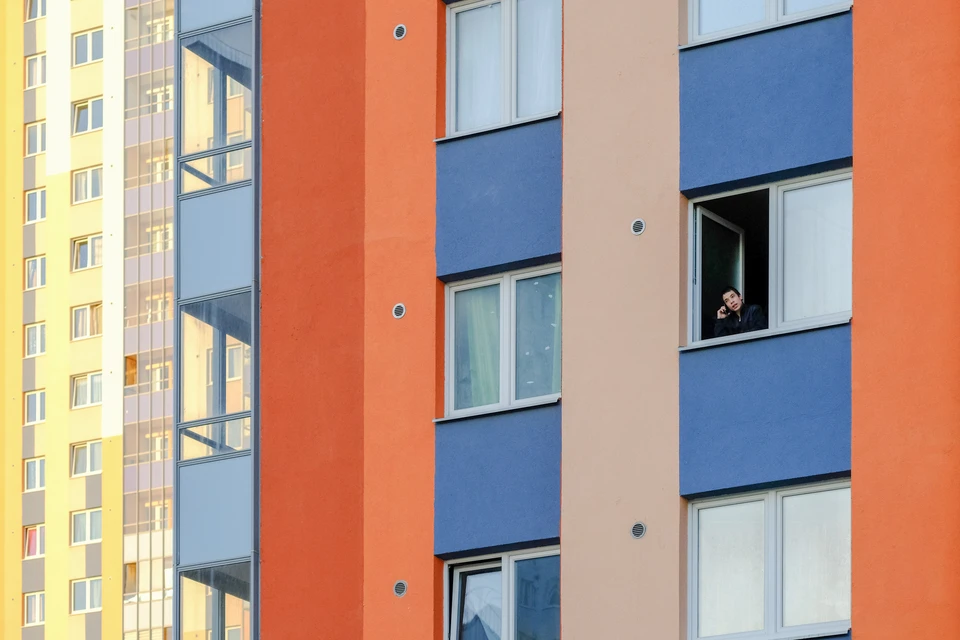 Двухлетняя девочка погибла, выпав из окна с 14 этажа в Ленобласти