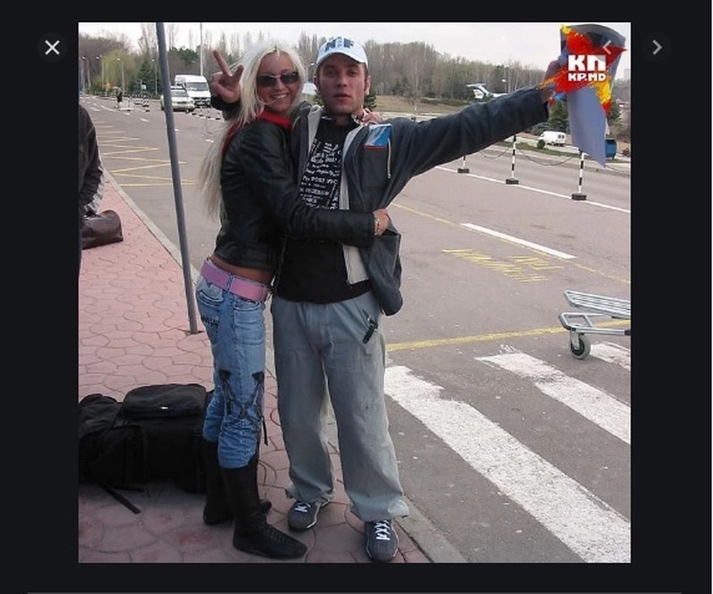 Руслан Проскуров и Оля Бузова, которая еще не пике популярности, в кишиневском аэпопорту.