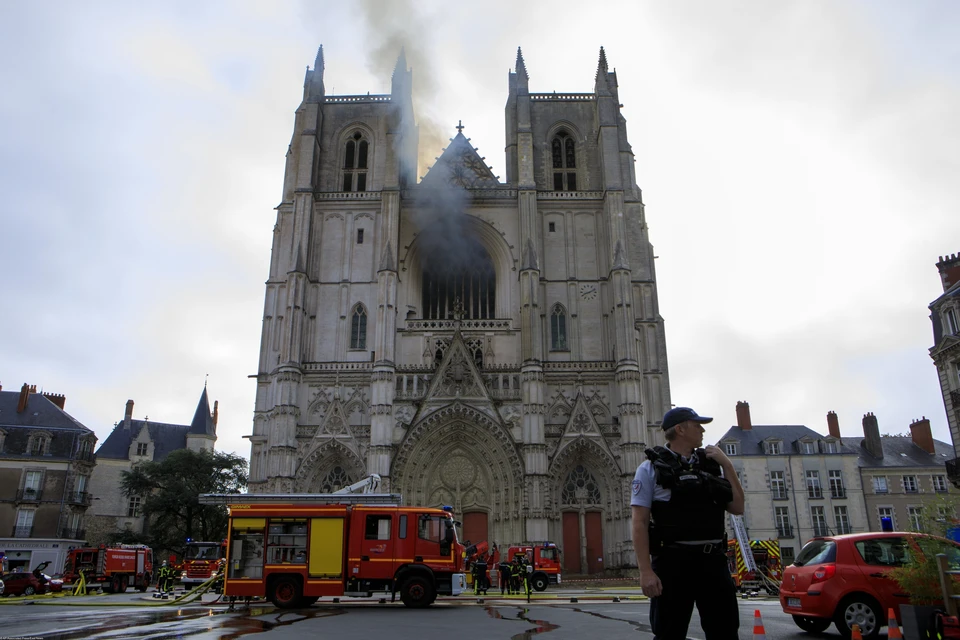 Пожар в соборе во французском Нанте начался ранним утром 18 июля