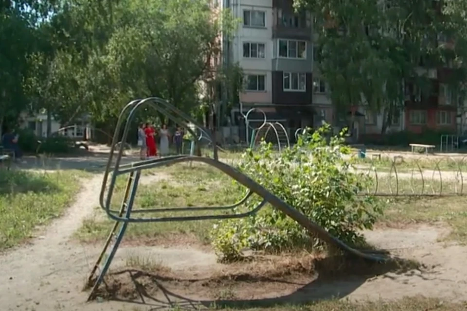 Девочка получила перелом черепа, прокатившись с детской горки в Бийске