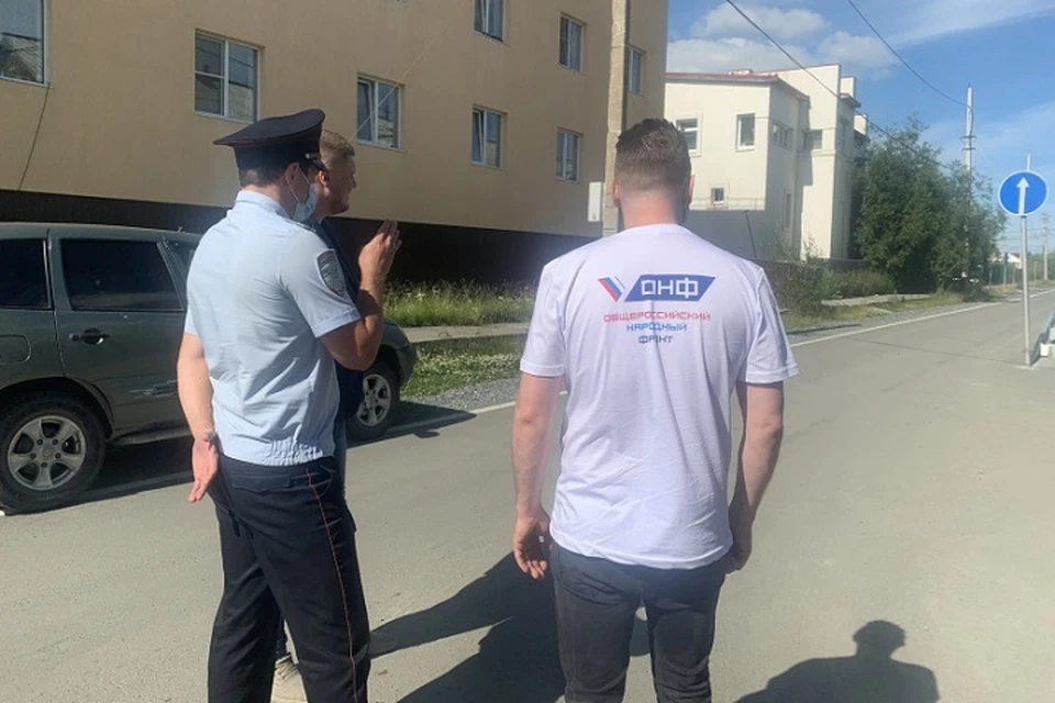 В Салехарде сотрудники ГИБДД проверили разметку на дорогах Фото: 89.мвд.рф