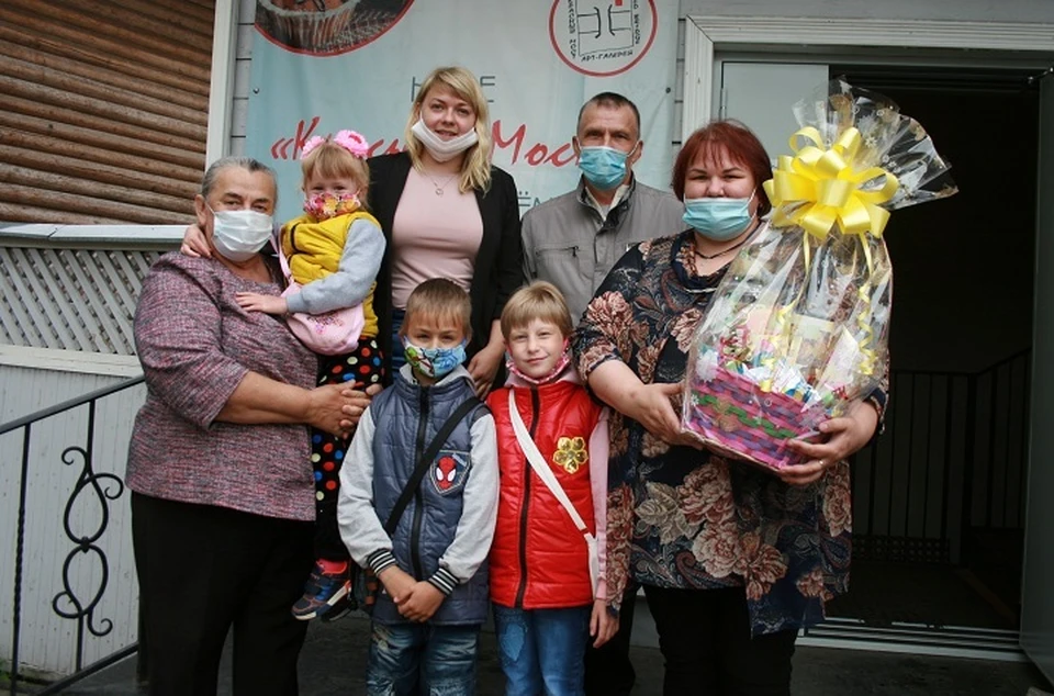 Многодетная семья Тихомировых приехала из Шексниинского района.