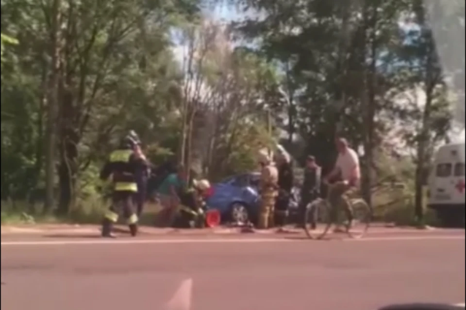 Четыре человека пострадали в аварии. Скриншот с видео, группа "Ярославль LIVE" ВКонтакте
