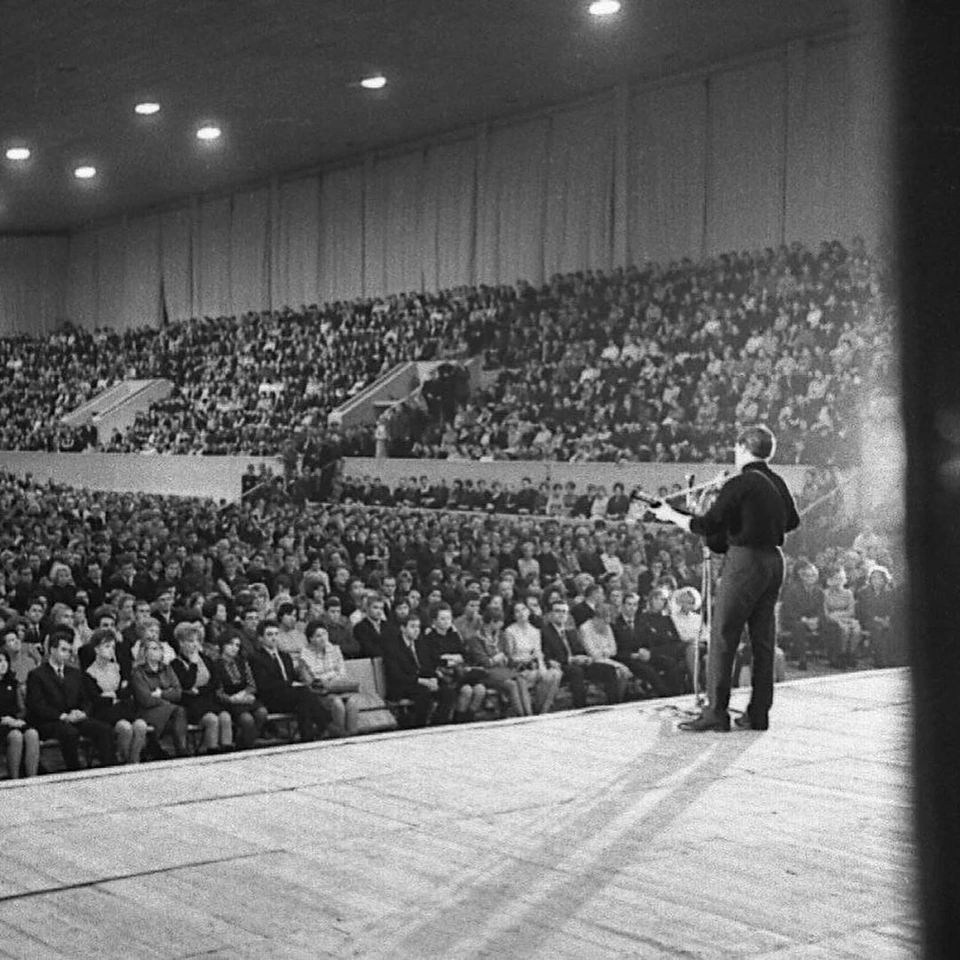 Владимир Высоцкий выступал в самарском Дворце спорта в 1967 году ФОТО: инстаграм Дмитрия Азарова