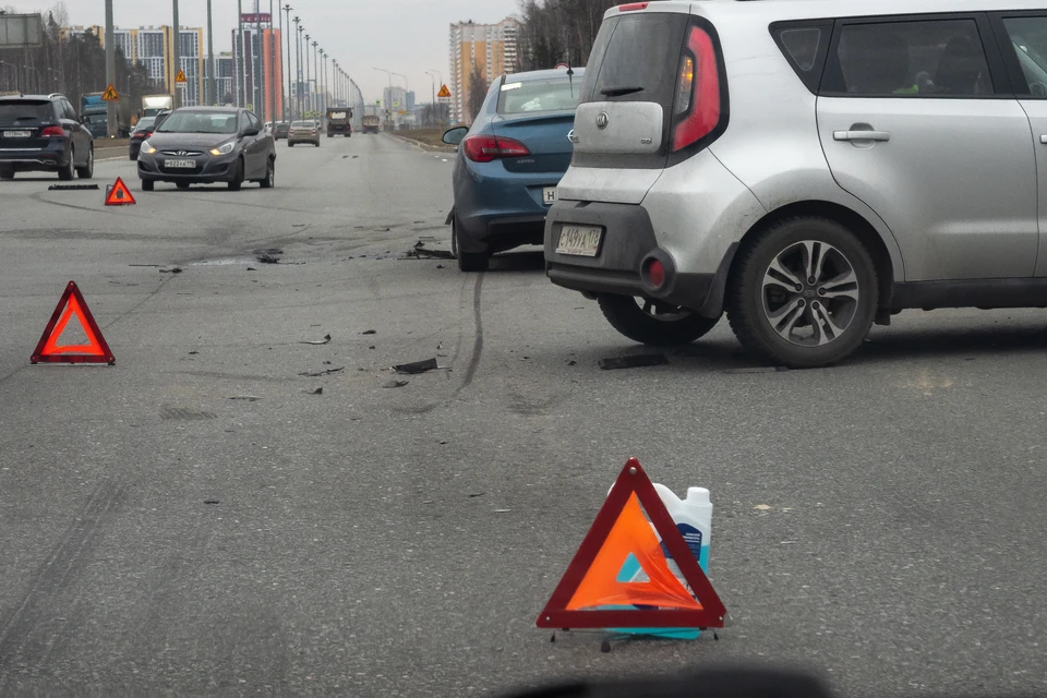 Четверо подростков угнали машину и устроили на ней ДТП в центре Петербурга