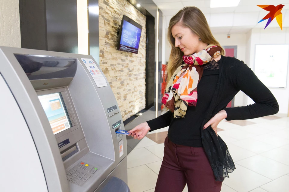 То, что банкоматы выдают новые банкноты, не является показателем девальвации.