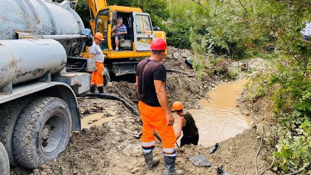 Без водоснабжения в Геленджике остались 75 тысяч человек и социальные  объекты - KP.RU