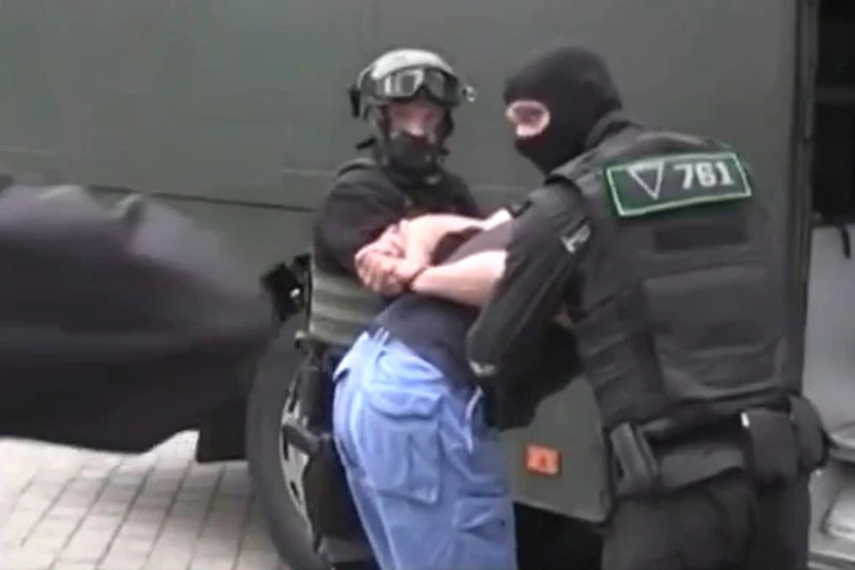 Кадры с задержанием неких "боевиков", продемонстрированные по ТВ Беларуси.