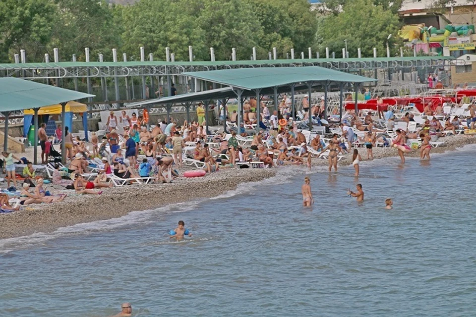 На побережьях Ялты и Алушты по-прежнему температура воды держится в пределах 24 градусов.