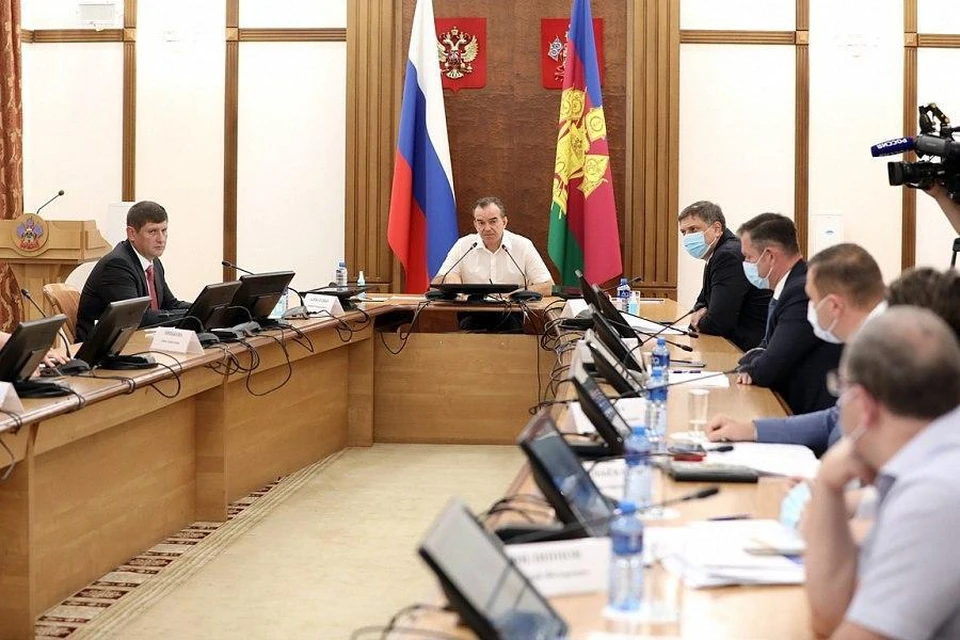 Глава региона Вениамин Кондратьев на совещании с правительством Краснодарского края.