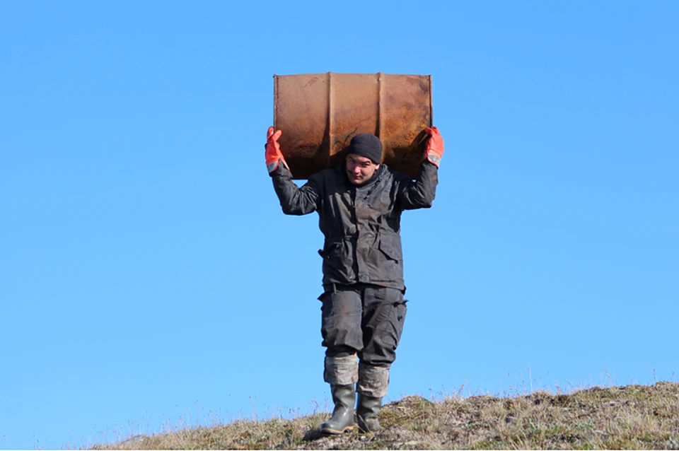 На острове Вилькицкого волонтеры собрали 130 тонн металла Фото: yanao.ru