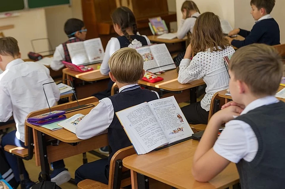 Учебный год в Иркутске 2020-2021 начнется ровно через три недели, самое время собирать детей в школу.