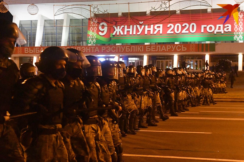 Разгоняли протестующих не только сотрудники ОМОН, но и бойцы внутренних войск, спецподразделения