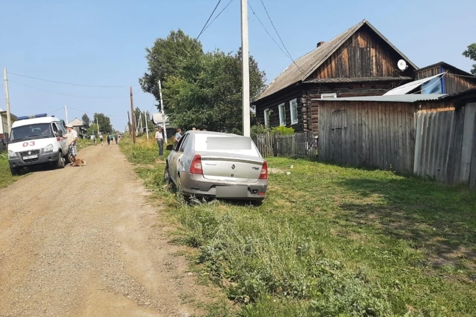 Автолюбитель не поделил дорогу со столбом в Кузбассе. ФОТО: отдел пропаганды областной Госавтоинспекции.