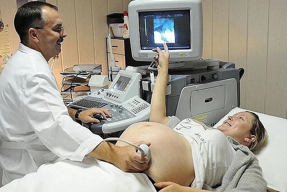 Более 80 процентов врачей отметили, что беременных стало меньше