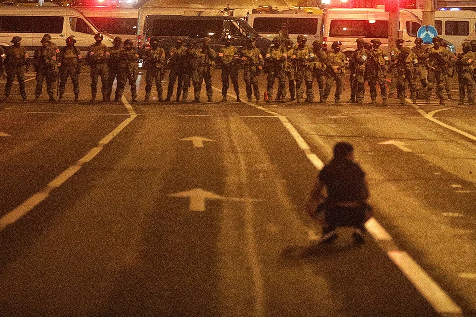 Минск готовится к третьему вечеру противостояния протестующих и милиции.