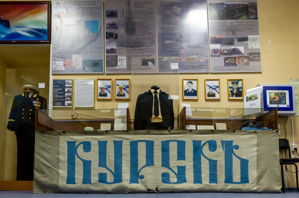 В Петербурге открылась выставка, посвященная 20-й годовщине гибели подлодки "Курск".