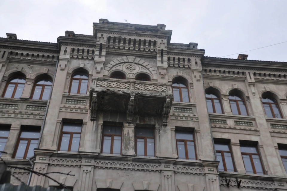 Здание на Пушкинской 1911 года постройки оказалось заброшенным. Фото: Никита Григорьев