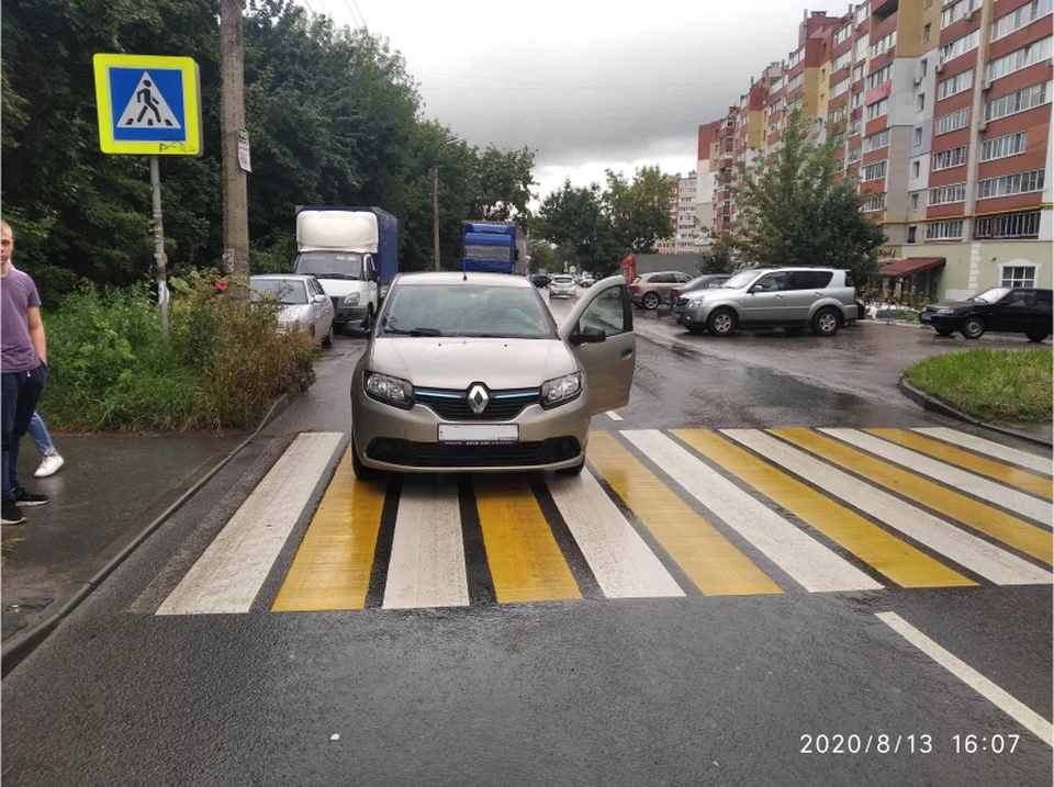На улице Зубковой пенсионерка на Renault сбила 18-летнего парня.