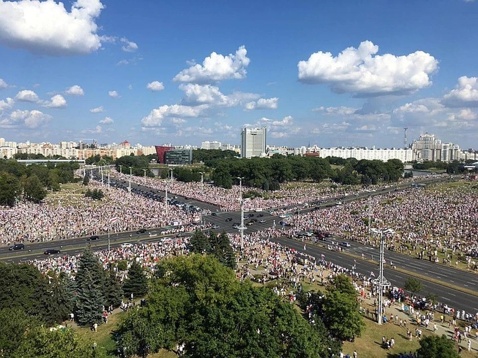 Оппозиция в Минске собрала митинг втрое больше, чем у Лукашенко