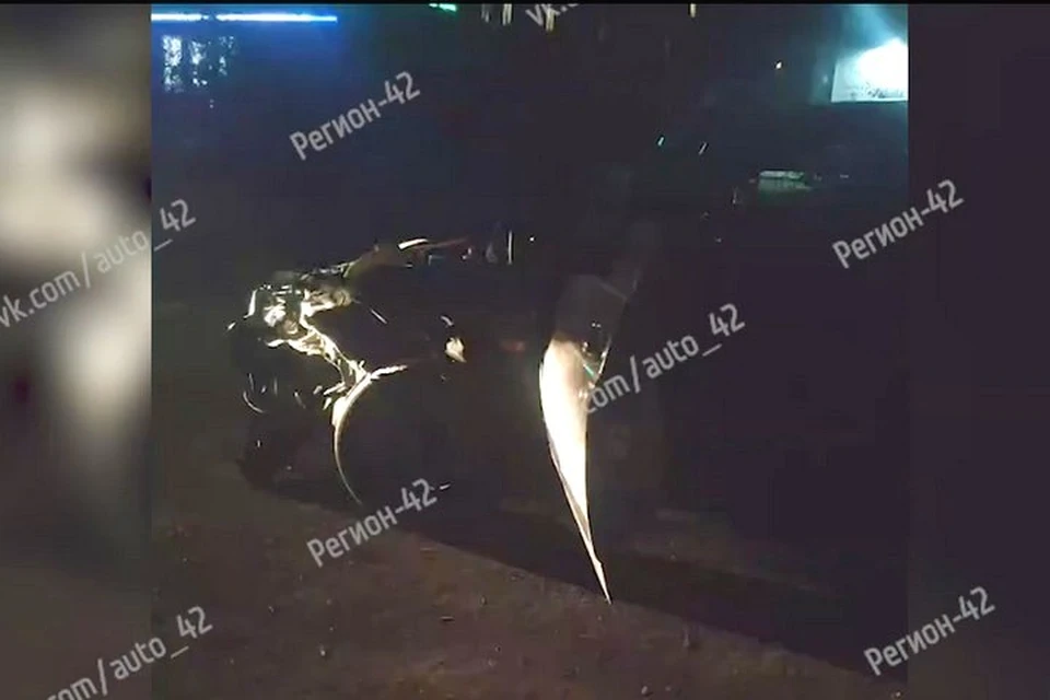 В центре Кемерова пьяный водитель устроил массовое ДТП. ФОТО: кадр видео vk.com, "Регион 42"