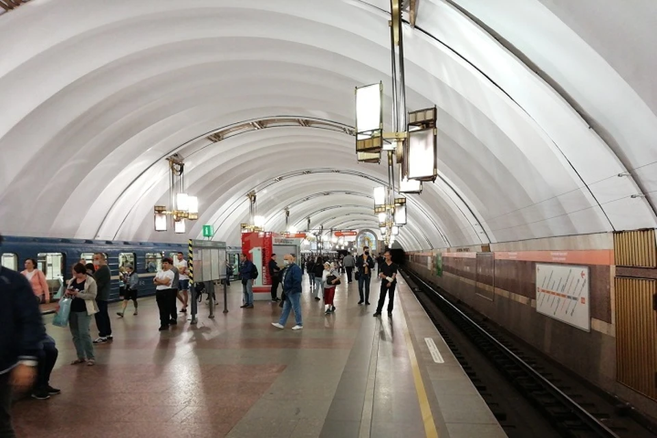 На станции "Проспект Большевиков" погибла девушка. Фото: vk.com/spb_today