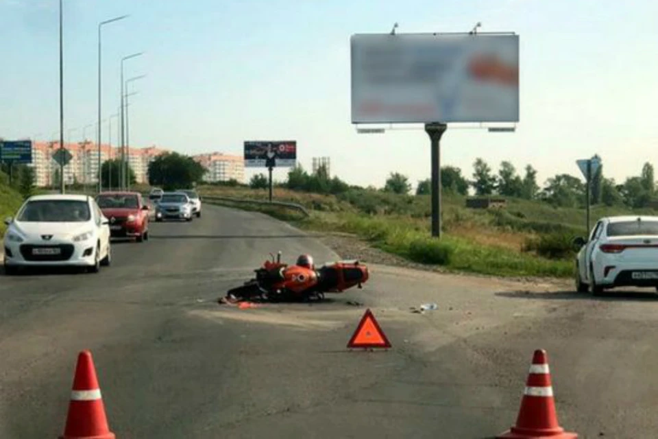 В Ростове автоледи сбила мотоциклиста. Фото: соцсети